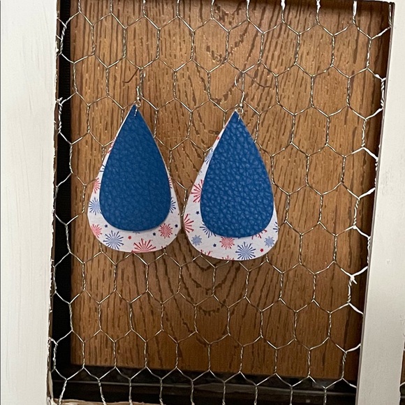 Fourth of July earrings - Picture 3 of 14